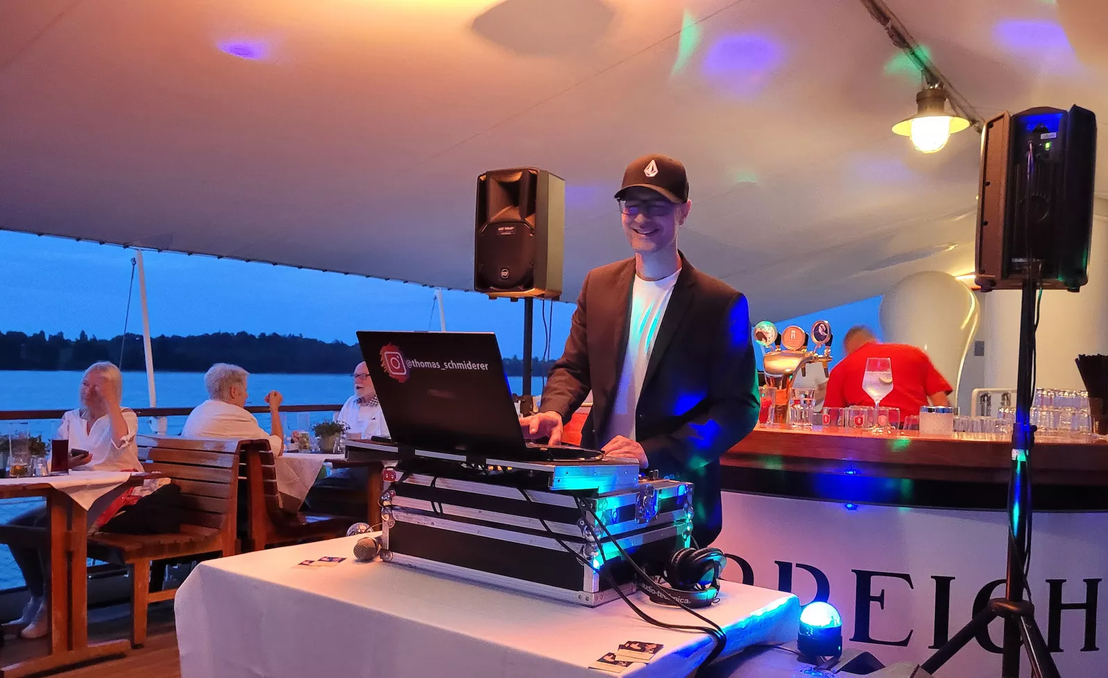 DJ sorgt für Stimmung