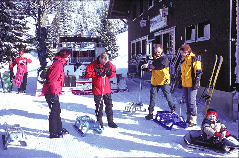 Rodelstart auf der Krunkelbachhütte