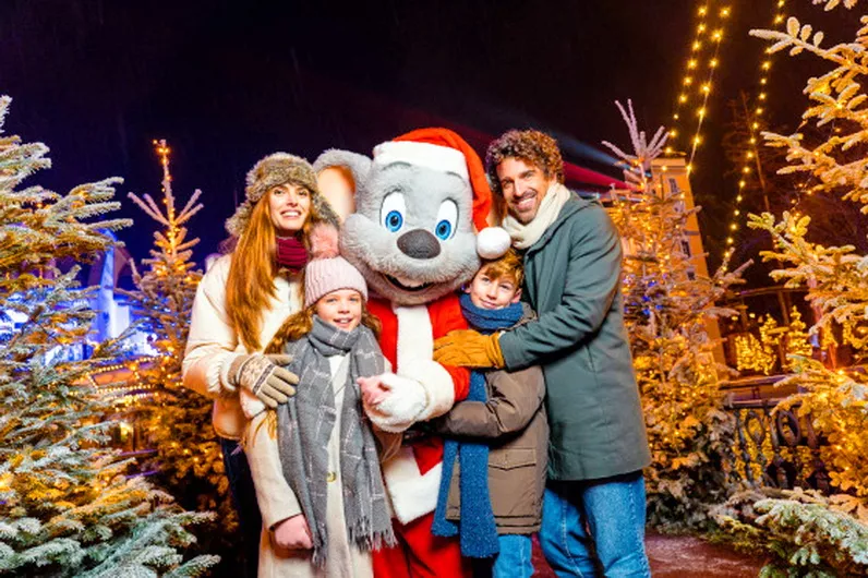 Familie im winterlichen Frankreich