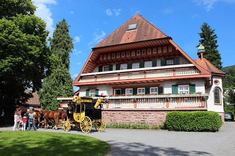 Hansjakob Museum mit Postkutsche