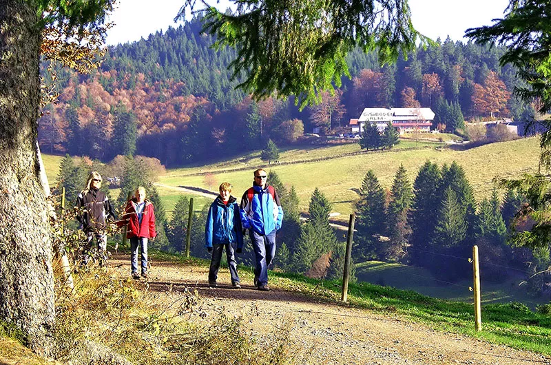 Wanderer auf der Gisibodenalm