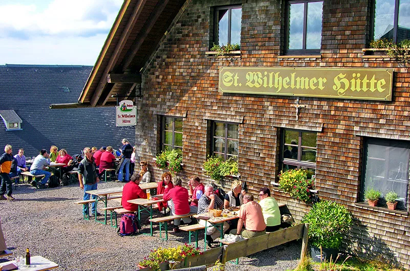 Wanderer auf der St. Wilhelmer Hütte, Feldberg