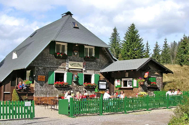 Wanderpause auf der Zastler Hütte Feldberg