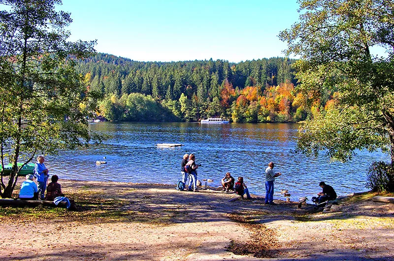 Wanderer am Titisee