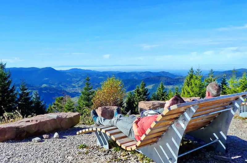 Pause beim Buchkopfaussichtsturm Maisacher Turmsteig