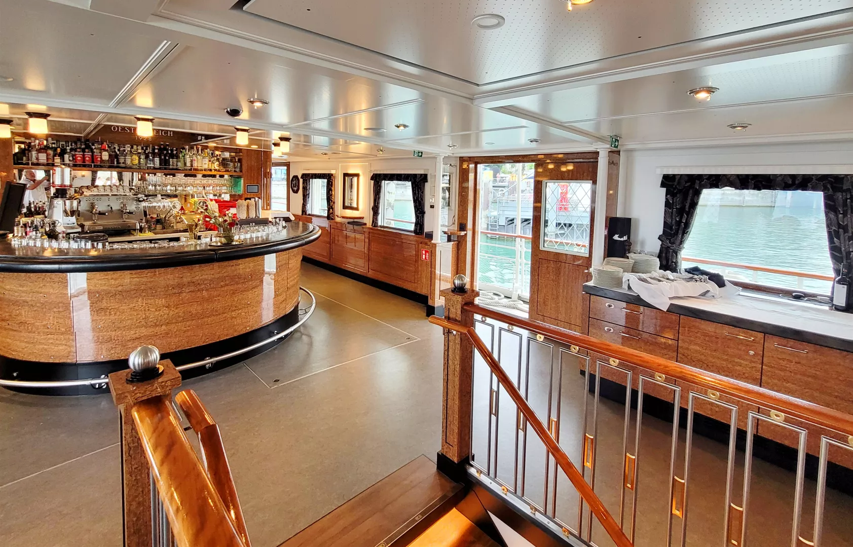 Bar auf dem Oberdeck