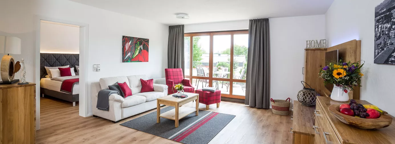 Wohnzimmer mit Panoramafenstern