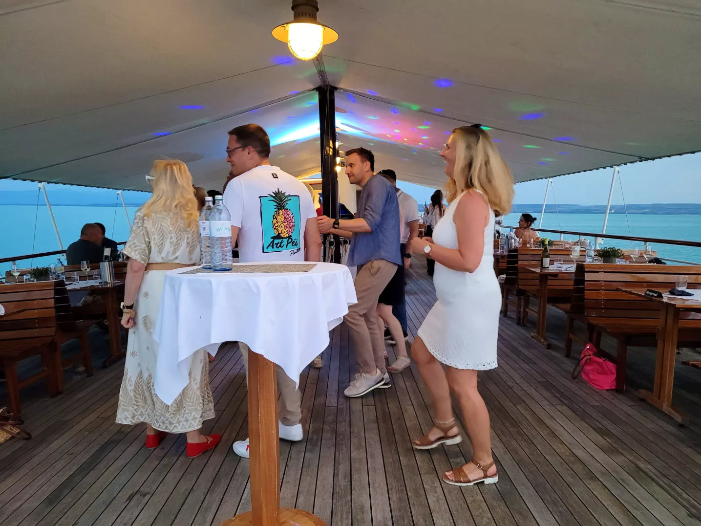 Disco auf dem Oberdeck